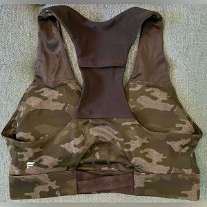 On-the-Go Medium-Impact Sports Bra w. back pocket for phone/other essentials!